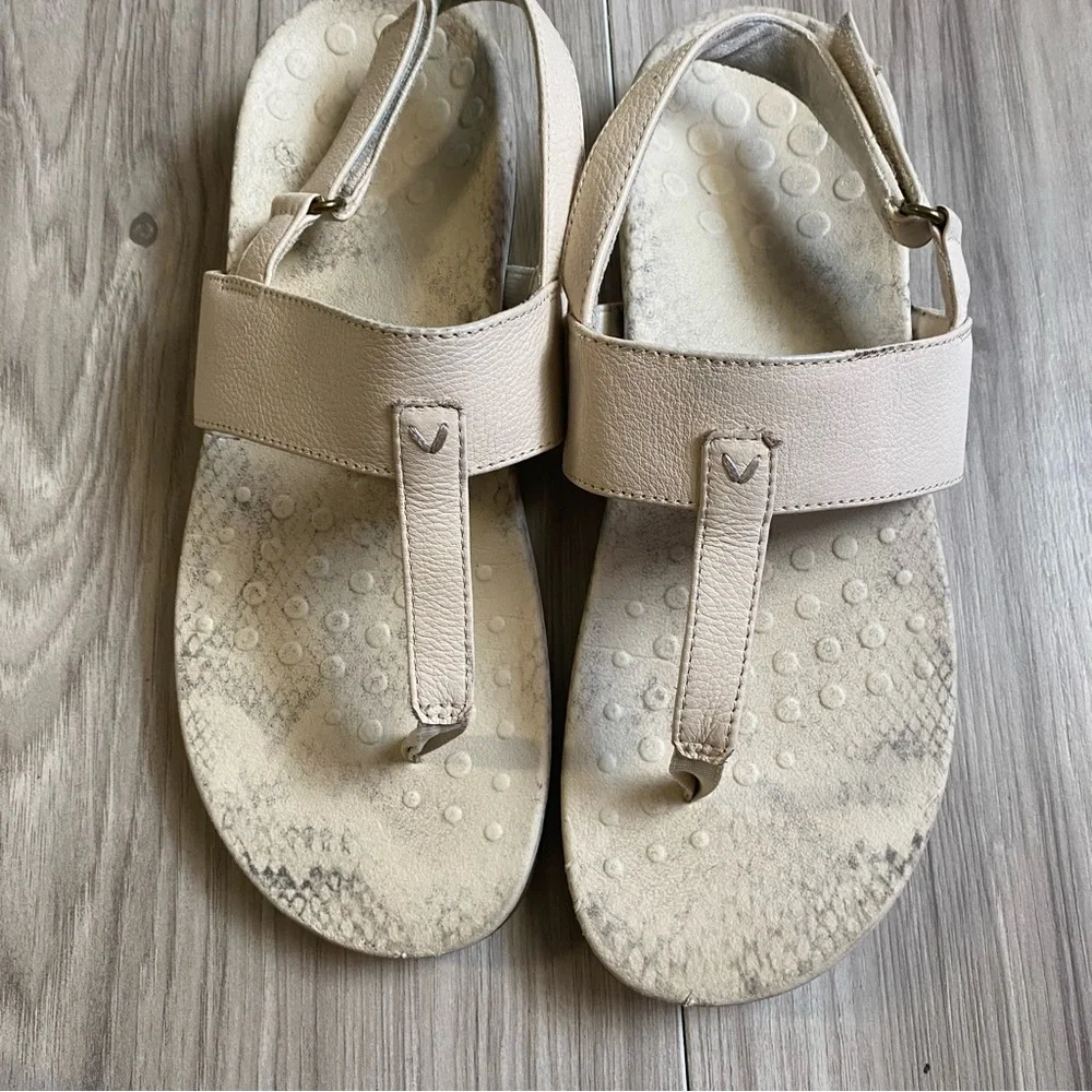 Women’s Beige Leather Toe-Post Sandals